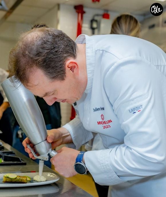S’il quitte le Pourquoi Pas, Julien Hennote ne tourne donc pas le dos à la cuisine : il veut surtout prendre le temps d’imaginer un nouveau modèle pour la suite.

Le chef Julien Hennote, du seul restaurant étoilé de la ville, rend son tablier.