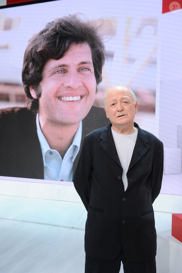 Exclusif - Claude Lemesle - Enregistrement de l'émission "Vivement Dimanche, Spéciale Joe Dassin", présentée par M.Drucker et diffusée le 12 novembre sur France 3, au Studio Gabriel à Paris

© Guillaume Gaffiot / Bestimage