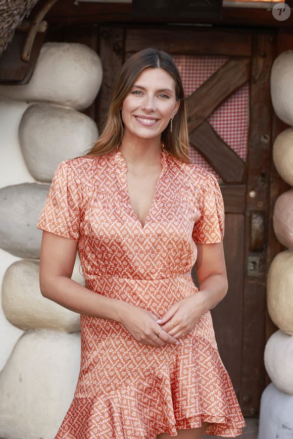 "Ce sont des aliments que je consomme presque tous les jours et qui font pleinement partie de mon équilibre alimentaire. Je fais d’ailleurs la même chose pour mon fils : il mange de la viande, bien sûr, mais je veille aussi à ce qu’il consomme régulièrement des légumineuses. C’est une alimentation qui me convient mieux et dans laquelle je me sens plus en harmonie."

Exclusif - Camille Cerf (Miss France 2015) lors de l'opération "L'été gaulois fait son grand retour au Parc Astérix" à Plailly le 8 juillet 2022.

© Christophe Aubert via Bestimage
