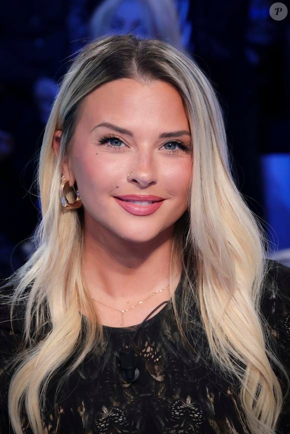 Exclusif - Kelly Vedovelli, sur le plateau de l’émission « TPMP » présentée par C.Hanouna et diffusée en direct sur C8, Paris, France, le 11 février 2025. © Jack Tribeca / Bestimage