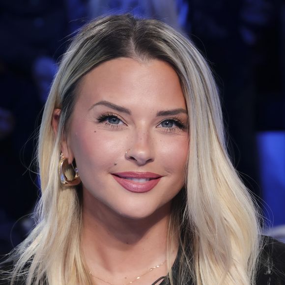Exclusif - Kelly Vedovelli, sur le plateau de l’émission « TPMP » présentée par C.Hanouna et diffusée en direct sur C8, Paris, France, le 11 février 2025. © Jack Tribeca / Bestimage