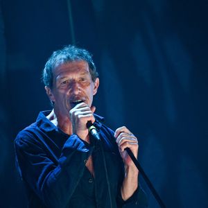 Aujourd’hui en rémission, Miossec s’apprête à revenir avec un nouvel album et des concerts, qu’il vit comme des victoires.

Miossec en concert sur la scène du Grand théâtre de la Coursive lors des Francofolies de La Rochelle, le 11 juillet 2021, 25 ans après la sortie de son premier album, "Boire".
© MPP / Bestimage