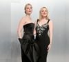 Les sœurs Elle et Dakota Fanning figuraient toutes deux parmi les nommées de la soirée.

Dakota et Elle Fanning aux Oscars, le 15 Mars 2026. 

© Bestimage