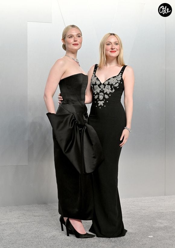 Les sœurs Elle et Dakota Fanning figuraient toutes deux parmi les nommées de la soirée.

Dakota et Elle Fanning aux Oscars, le 15 Mars 2026. 

© Bestimage
