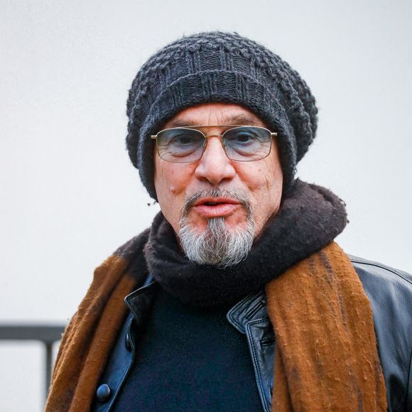 Florent Pagny arrive pour l'enregistrement de l'émission "Vivement Dimanche", présentée par M.Drucker et diffusée sur France 3 le 26 novembre, au Studio Gabriel à Paris, France, le 14 novembre 2023. © Christophe Clovis/Bestimage