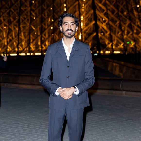 Dev Patel - Photo Call du « Le Grand Diner du Louvre « lors de la Fashion Week  à Paris le 5 mars 2025. © Olivier Borde /Bestimage