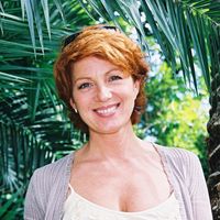 Véronique Genest dévoile son petit coin de paradis en Corse : l’actrice s’est offert un refuge "avec vue sur la mer"