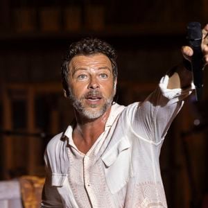 Exclusif - Christophe Maé - Christophe Maé, à l'occasion de sa tournée "Carnet de voyage", en concert au Théâtre de verdure lors du 40ème Festival de Ramatuelle. Le 1er août 2024
Cyril Bruneau / Festival de Ramatuelle / Bestimage