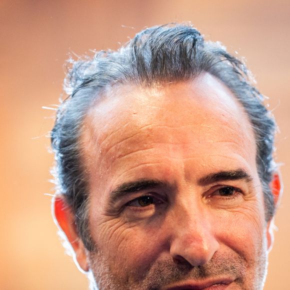 L'acteur de 53 ans planche déjà sur le scénario de son prochain projet, un film appelé "Montagnes russes".

Jean Dujardin, parrain d’honneur à la treizième édition des Gants d’Or (  Belgian Golden Gloves ), qui  célèbre les figures marquantes de la boxe belge, toutes générations confondues, à Bruxelles, Belgique, le 5 septembre 2025. © Alain Rolland/ImageBuzz/Bestimage