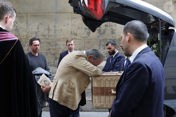 Patrick de la Fontaine (père de la défunte) - Sorties des Obsèques de Constance de la Fontaine en l'église Notre-Dame-de-Grâce-de-Passy à Paris le 12 mai 2026. © Coadic Guirec - Julien Sarkissian / Bestimage
