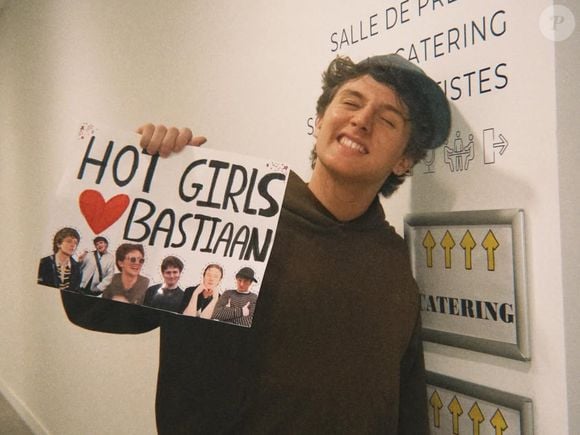 Bastiaan en coulisses de la tournée de la "Star Academy".