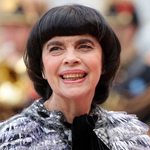 79, c'est le nombre de bougies que souffle Mireille Mathieu aujourd'hui

Mireille Mathieu - Arrivée des invités au dîner d'Etat en l'honneur du président chinois Xi Jinping et de sa femme la Première Dame Peng Liyuan au palais présidentiel de l'Elysée à Paris, France. © Cyril Moreau/Bestimage