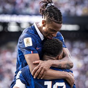 Michael Olise et Kylian Mbappé durant le match France-Suède, lors de la Coupe du monde la FIFA 2026, le 30 juin 2026.

© Bestimage