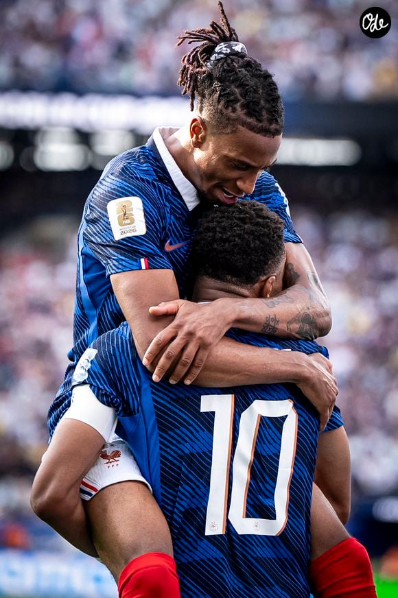 Michael Olise et Kylian Mbappé durant le match France-Suède, lors de la Coupe du monde la FIFA 2026, le 30 juin 2026.

© Bestimage