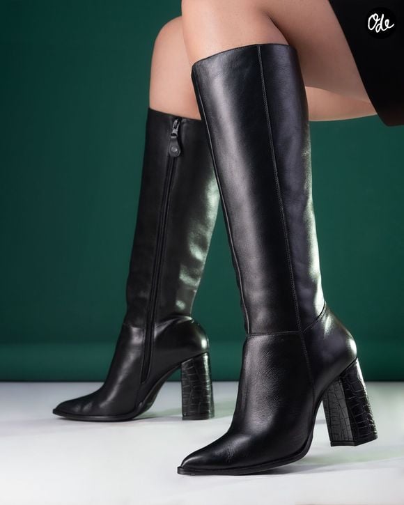 Les bottes hautes tirent leur épingle du jeu pour sublimer avec élégance toutes nos tenues de la saison.
