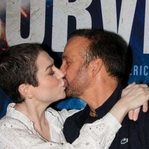 Émilie Dequenne et son mari Michel Ferracci au photocall de l'équipe du film "Survivre" au cinéma UGC Ciné Cité Bercy à Paris le 18 juin 2024.
© Philippe Baldini / Bestimage