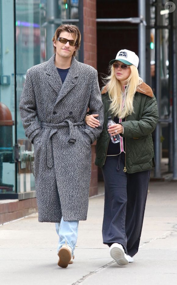 Les rumeurs sur le couple ont commencé en 2021, avant qu'ils n'officialisent leur relation quelques mois plus tard,


New York - Millie Bobby Brown et son mari, Jake Bongiovi, affichent de larges sourires lors d’une promenade romantique dans le quartier de Downtown à Manhattan le 10 mars 2025


Photo : Backgrid USA / Bestimage