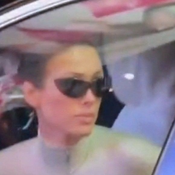 Kanye West et Bianca Censori arrivent dans un centre commercial de Tokyo pour une soirée en ville. Bianca prend le volant, conduisant le couple avec style alors qu'ils descendent de leur voiture pour explorer la vie nocturne animée de la ville, le 30 novembre 2024. ©Backgrid USA / Bestimage