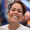 Entourée d'enfants pour son premier Cannes, Amel Bent se déhanche et chante sur le tapis rouge