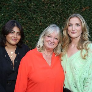 Charlotte de Turckheim et ses filles Johanna Piaton de Turckheim et Jeanne de Turckheim lors de la séance photo du film « Mince Alors 2 », dans le cadre du 14e Festival du film d'Angoulême, à Angoulême, en France, le 25 août 2021. Photo de Jérôme Domine/ABACAPRESS.COM