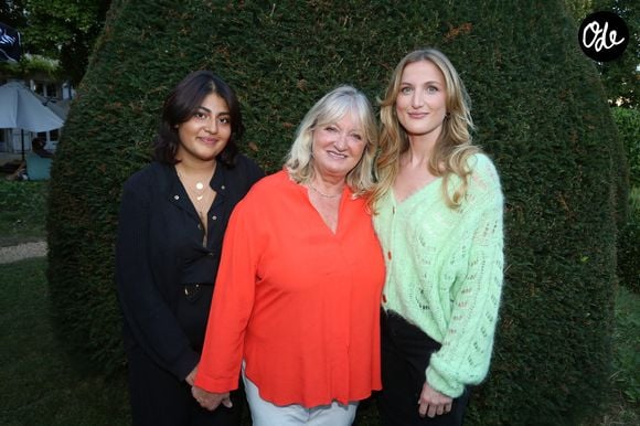 Charlotte de Turckheim et ses filles Johanna Piaton de Turckheim et Jeanne de Turckheim lors de la séance photo du film « Mince Alors 2 », dans le cadre du 14e Festival du film d'Angoulême, à Angoulême, en France, le 25 août 2021. Photo de Jérôme Domine/ABACAPRESS.COM