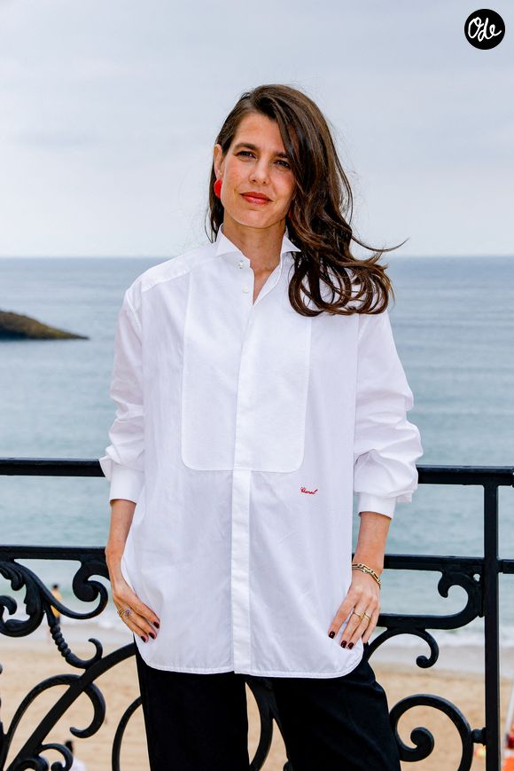 Charlotte Casiraghi lors du photocall du défilé Chanel "Collection Croisière 2026-2027" sur la terrasse du Casino municipal de Biarritz, le 28 avril 2026. 

© Olivier Borde/Bestimage