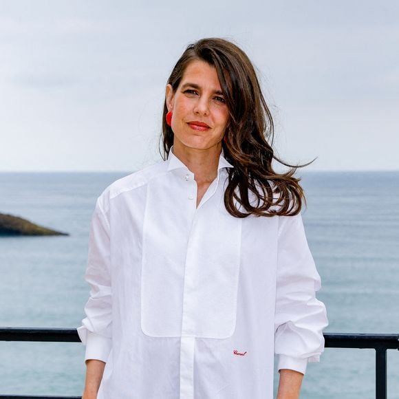 Charlotte Casiraghi lors du photocall du défilé Chanel "Collection Croisière 2026-2027" sur la terrasse du Casino municipal de Biarritz, le 28 avril 2026. 

© Olivier Borde/Bestimage