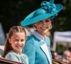 La princesse Charlotte fête aujourd'hui ses 11 ans, et c'est déjà une petite fashionista.

Photo de la princesse Charlotte et de la princesse de Galles quittant le palais de Buckingham avant la cérémonie de la montée des couleurs dans le centre de Londres. Le crédit photo doit être lu comme suit : Aaron Chown/PA Wire