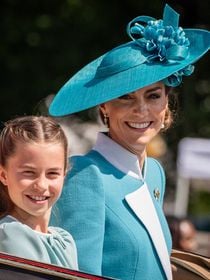 Princesse Charlotte et Kate Middleton : à chaque sortie, leurs looks assortis attirent tous les regards !