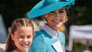 Princesse Charlotte et Kate Middleton : à chaque sortie, leurs looks assortis attirent tous les regards !