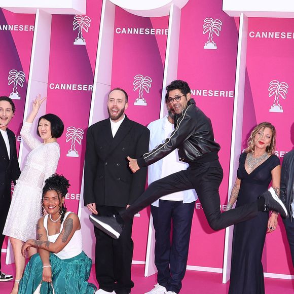 Alexandra Roth, Samuel Djian Bambi, Fleur Pellerin, Laureen, Tristan Lopin, Ramzy Bedia, Jamel Debbouze, guest, Mohamed Hamidi et Camille Chamoux - Soirée d'ouverture de la 7ème saison de "CanneSeries" à Cannes le 5 avril 2024. © Denis Guignebourg/Bestimage