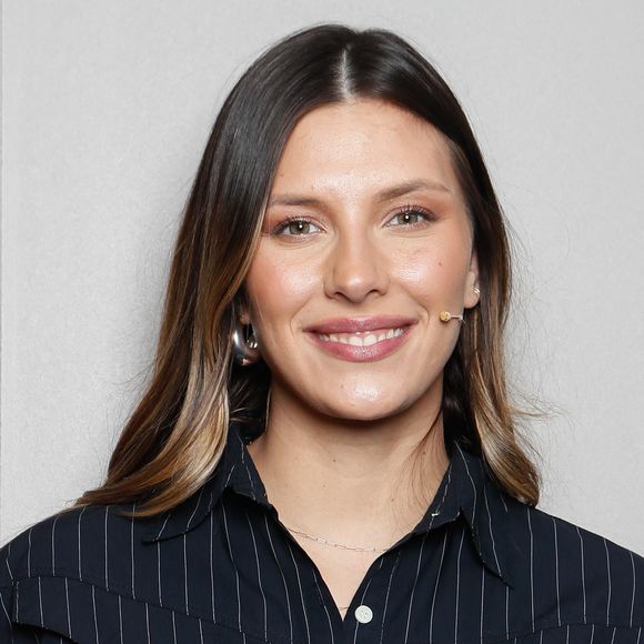 À ses côtés, l’ex-Miss France Camille Cerf, marraine de l’édition.

Exclusif - Camille Cerf - Backstage de l'enregistrement de l'émission "100% Logique", présentée par C.Féraud et diffusée le 12 octobre sur France 2
© Christophe Clovis / Bestimage