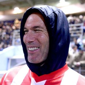 Zinedine Zidane durant la première édition du « match des légendes » opposant l'équipe des Légendes, les anciens de Cannes, à l'équipe des Etoiles avec pour capitaine Didier Deschamps, au stade Pierre de Coubertin à Cannes, le 30 octobre 2025. © Bruno Bebert / Dominique Jacovides / Bestimage