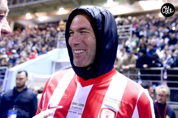 Zinedine Zidane durant la première édition du « match des légendes » opposant l'équipe des Légendes, les anciens de Cannes, à l'équipe des Etoiles avec pour capitaine Didier Deschamps, au stade Pierre de Coubertin à Cannes, le 30 octobre 2025. © Bruno Bebert / Dominique Jacovides / Bestimage