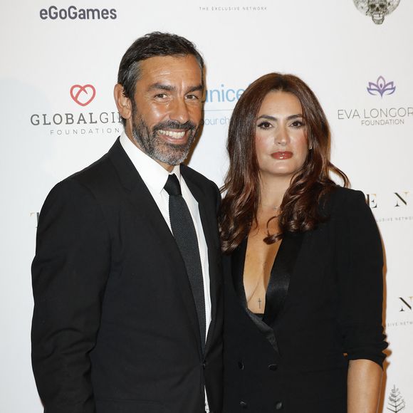 Robert Pires et sa femme Jessica - Photocall de la 10ème édition du "Global Gift Gala 2021" à l'hôtel Four Seasons Hotel George V à Paris le 30 octobre 2021. © Marc Ausset Lacroix/Bestimage