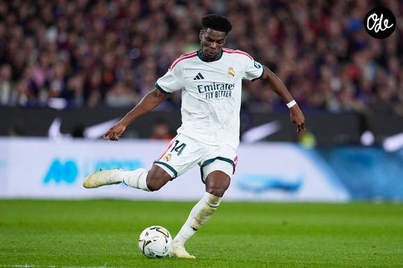 Aurélien Tchouaméni effectue une passe lors du match de championnat d'Espagne (LaLiga EA Sports) opposant le FC Barcelone au Real Madrid CF au Spotify Camp Nou, le 25 octobre 2026, à Barcelone, en Espagne. (Credit Image: © Dennis Agyeman/AFP7 via ZUMA Press Wire)