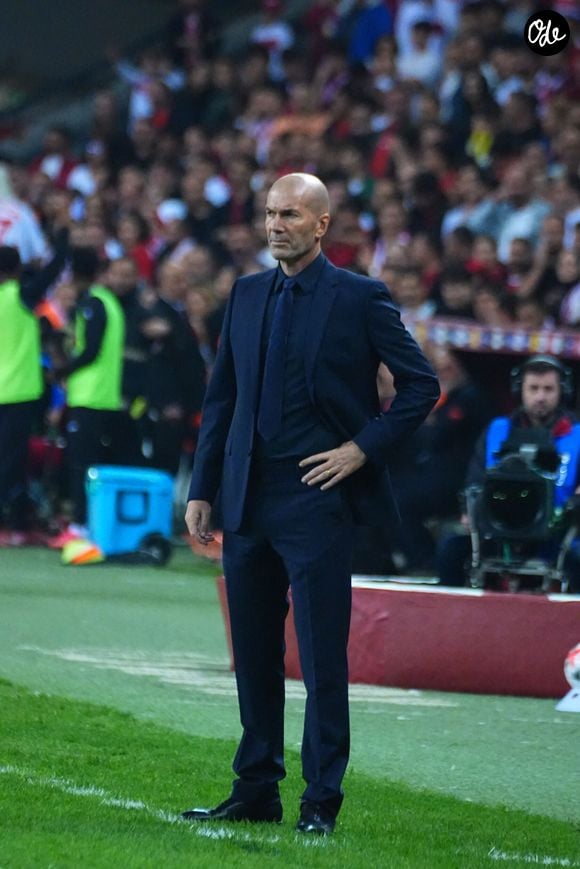 Premier match avec les Bleus pour Zinédine Zidane 

Zinédine Zidane lors du match de l'équipe de France contre la Turquie. Seskim/PsnewZ/Bestimage