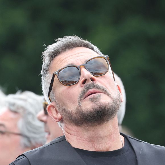 Olivier Minne - Sortie des obsèques de P.Laffont dans la salle de la Coupole du cimetière du Père-Lachaise à Paris, le 23 août 2024. L'animateur de télévision est décédé le 7 août 2024 à l'âge de 84 ans. © Dominique Jacovides / Bestimage