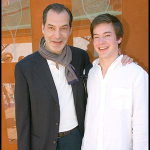 En septembre 2018, père et fils avaient accordé une interview à nos confrères de Gala. 

Samuel Labarthe et son fils Alexandre - Tournoi Roland-Garros en 2009.
©Rindoff-Jacovides / Bestimage