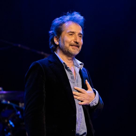 Edouard Baer au concert du gala des 20 ans de la fondation Recherche Alzheimer "2 générations chantent pour la 3ème" à l'Olympia à Paris le 18 mars 2024.

© Cyril Moreau / Bestimage