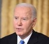 Joe Biden, 82 ans, souffre d’un cancer de la prostate agressif, avec des métastases osseuses détectées récemment. Sa maladie est classée 9/10 sur l’échelle de Gleason, un niveau de gravité très élevé.

Le président des États-Unis, Joe Biden, prononce son discours d’adieu à la nation depuis le Bureau ovale de la Maison Blanche à Washington, D.C @Photo Press Service / BESTIMAGE