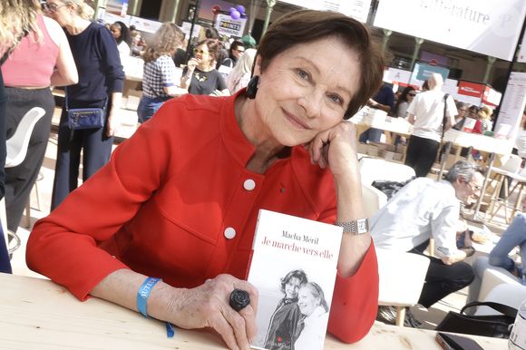 Macha Meril en dédicace lors du 5ème festival du Livre de Paris au Grand Palais (17 - 19 avril 2026) à Paris, le 19 avril 2026. 
© Cédrice Perrin / Bestimage