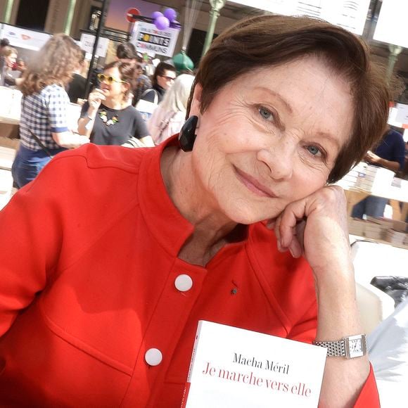 Macha Meril en dédicace lors du 5ème festival du Livre de Paris au Grand Palais (17 - 19 avril 2026) à Paris, le 19 avril 2026. 
© Cédrice Perrin / Bestimage
