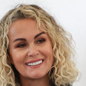 La quinquagénaire dévoile souvent son corps de rêve à travers des pantalons flare, qui existent en très grand nombre dans son dressing. 

Laeticia Hallyday dévoile une plaque en hommage à Johnny Hallyday devant l'immeuble où a grandi cet enfant du 9e arrondissement de la ville de Paris, le 22 décembre 2023 à Paris, France. Photo by Nasser Berzane/ABACAPRESS.COM