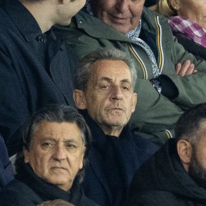 Nicolas Sarkozy dans les tribunes lors du match de Ligue 1 McDonald's "PSG - Auxerre (2-0)" au Parc des Princes à Paris, le 27 septembre 2025.
© Cyril Moreau/Bestimage