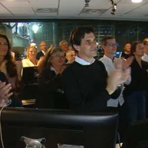 Il a eu le droit aux applaudissements de ses collègues.

Jacques Legros présente son dernier journal télévisé sur TF1.