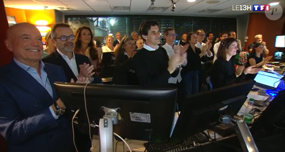 Il a eu le droit aux applaudissements de ses collègues.

Jacques Legros présente son dernier journal télévisé sur TF1.