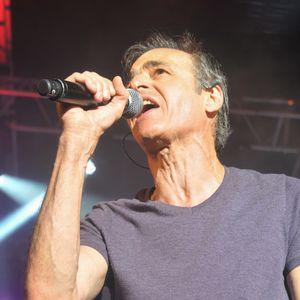 Jean-Jacques Goldman - Vente aux enchères à l'occasion du 20ème anniversaire du spectacle "Les Vendanges du Coeur" à Ouveillan, près de Narbonne (Aude) au profit des "Restos du Coeur" le 20 juillet 2014.  

Photo : ROBERT FAGES / BESTIMAGE