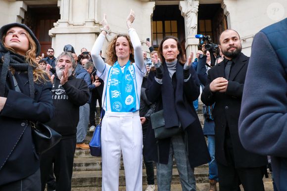 Clara Paban (femme de R.Courbis), Olivia Courbis (fille de R.Courbis) et Amine (fils adoptif de R.Courbis) - Obsèques de Rolland Courbis en l'église des Réformés à Marseille, France, le 17 janvier 2026. © Franz Chavaroche/Bestimage