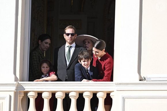 Tatiana Santo Domingo, India Casiraghi, Andrea Casiraghi, Princesse Caroline de Hanovre, Raphael Elmaleh, Charlotte Casiraghi apparaissant au balcon du Palais de Monaco lors des célébrations de la Fête Nationale de Monaco à Monte-Carlo, Monaco le 19 novembre 2023. Photo by David Niviere/ABACAPRESS.COM